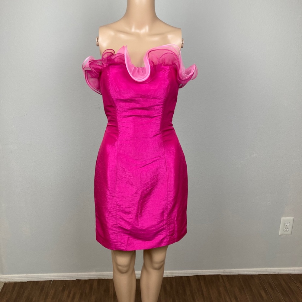 Betsey Johnson Barbie Hot Pink Strapless Ruffle Cocktail Dress Size 4 NWT